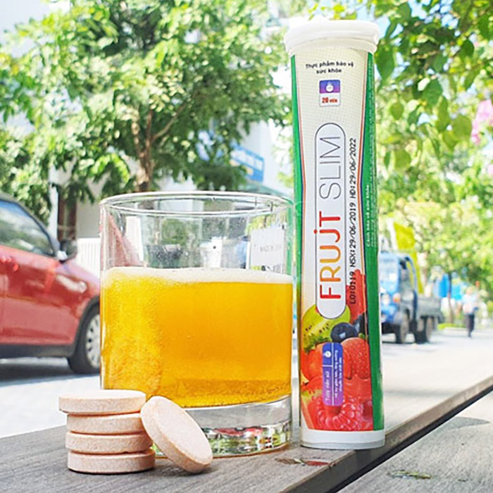 Pha 1 viên sủi với khoảng 150ml nước lọc